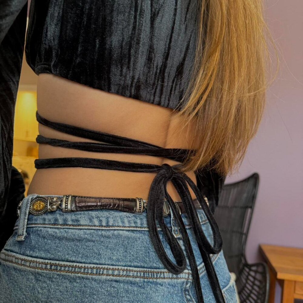 Urban Outfitters Women's Black and Grey Crop-top - Picture 3 of 4